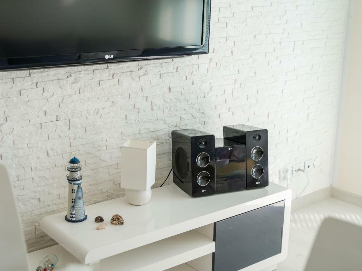 Color Apartments Apartament Black & White كولوبرزيغ المظهر الخارجي الصورة
