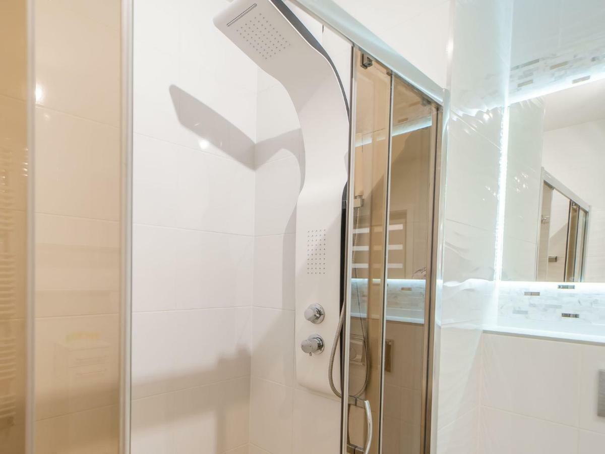 Color Apartments Apartament Black & White كولوبرزيغ المظهر الخارجي الصورة