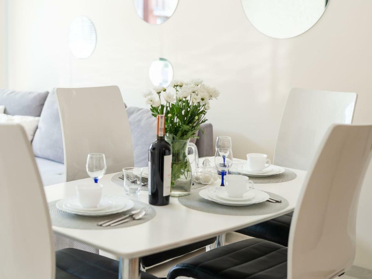 Color Apartments Apartament Black & White كولوبرزيغ المظهر الخارجي الصورة