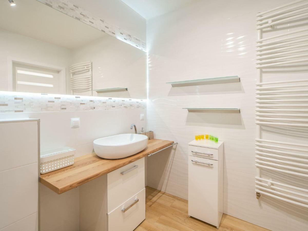 Color Apartments Apartament Black & White كولوبرزيغ المظهر الخارجي الصورة