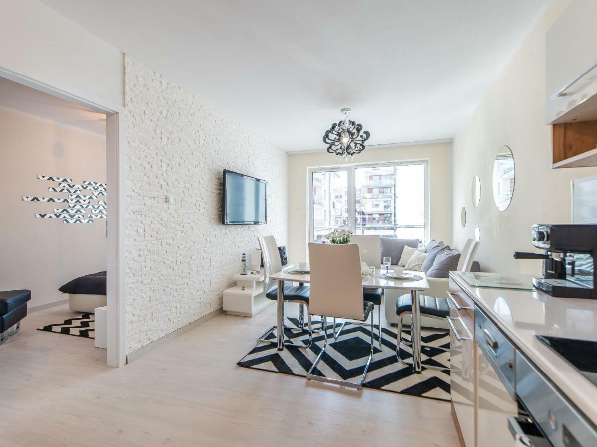 Color Apartments Apartament Black & White كولوبرزيغ المظهر الخارجي الصورة